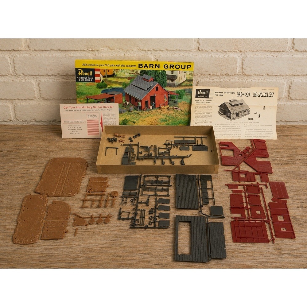 Model Train HO Scale Revell Barn Group Open Box Kit T-9015 249 VTG